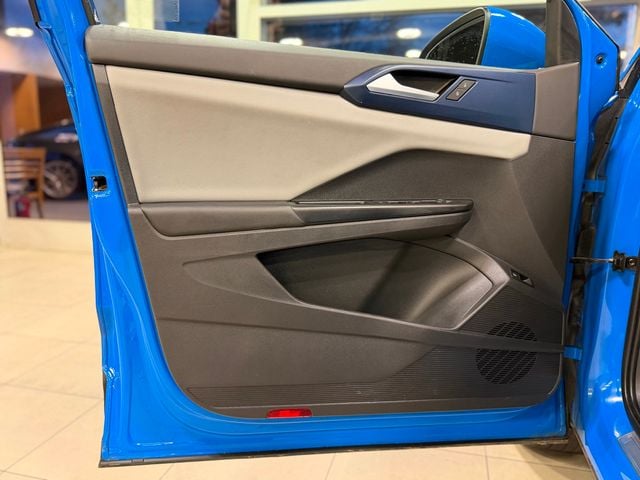 2022 Volkswagen Taos SE FWD - 22939282 - 16