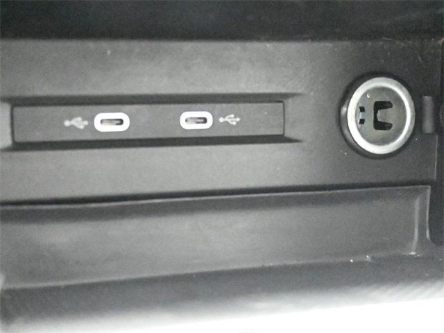 2022 Volkswagen Taos SEL FWD - 22960815 - 32