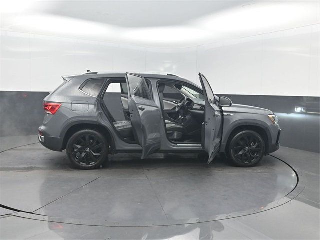 2022 Volkswagen Taos SEL FWD - 22960815 - 39