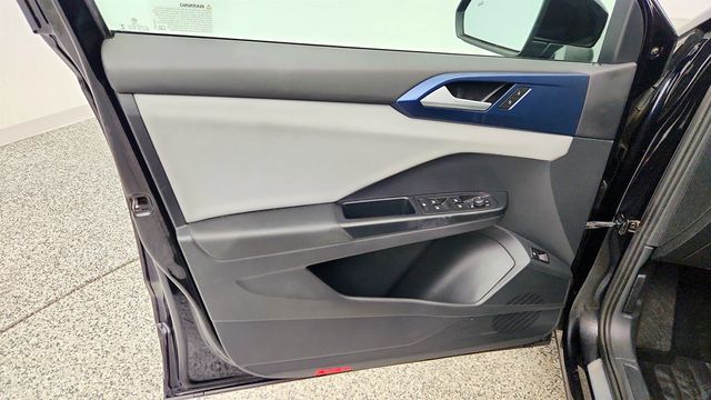 2022 Volkswagen Taos SE w/ 4MOTION All-Wheel Drive & Turbocharged Engine - 22998017 - 9