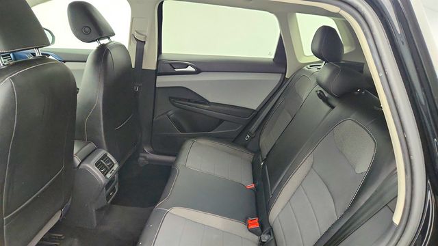 2022 Volkswagen Taos SE w/ 4MOTION All-Wheel Drive & Turbocharged Engine - 22998017 - 18