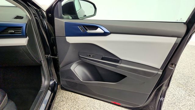 2022 Volkswagen Taos SE w/ 4MOTION All-Wheel Drive & Turbocharged Engine - 22998017 - 23