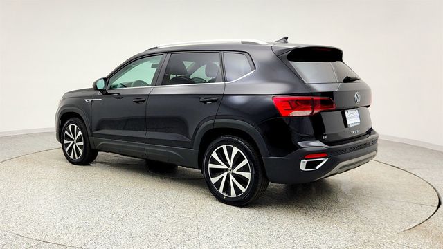 2022 Volkswagen Taos SE w/ 4MOTION All-Wheel Drive & Turbocharged Engine - 22998017 - 6