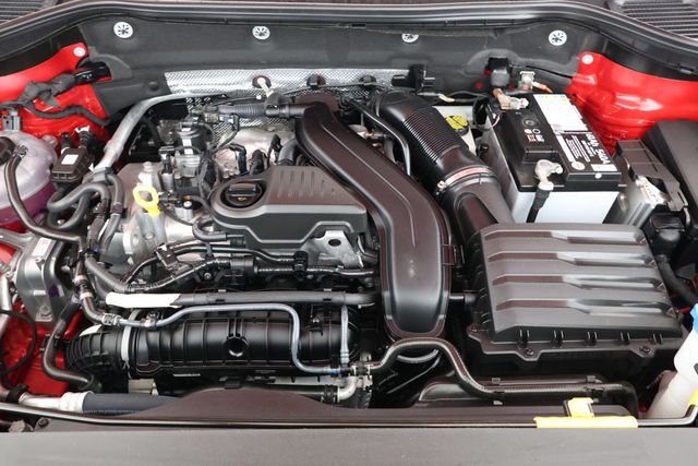 2022 Volkswagen Taos SE with Panoramic Sunroof & IQ.DRIVE SE Package - 22932633 - 23