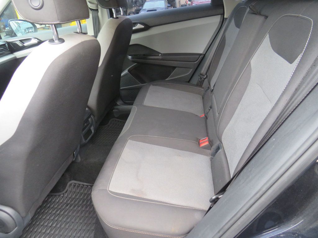 Volkswagen Taos photo 11