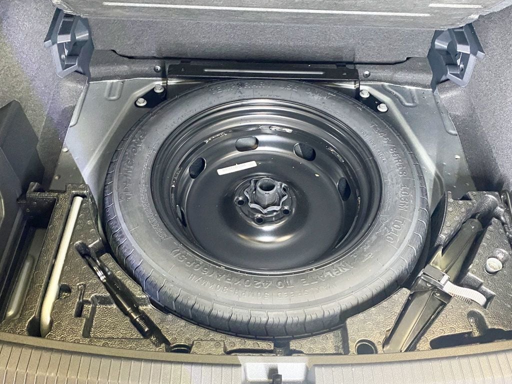 2022 Volkswagen Tiguan SE photo 48