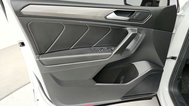 2022 Volkswagen Tiguan 2.0T SE 4MOTION with Power Tilting and Sliding Panoramic Sunroof - 22952694 - 10