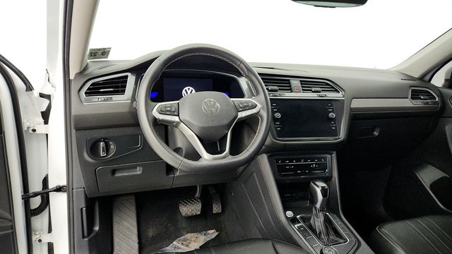 2022 Volkswagen Tiguan 2.0T SE 4MOTION with Power Tilting and Sliding Panoramic Sunroof - 22952694 - 12