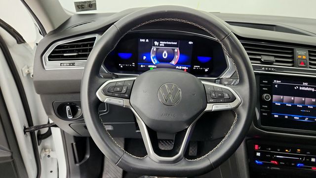 2022 Volkswagen Tiguan 2.0T SE 4MOTION with Power Tilting and Sliding Panoramic Sunroof - 22952694 - 13
