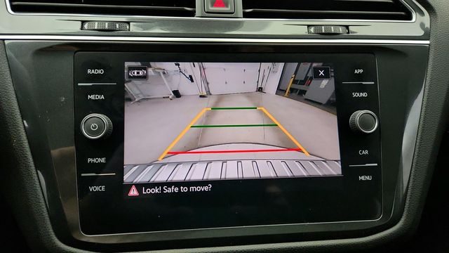 2022 Volkswagen Tiguan 2.0T SE 4MOTION with Power Tilting and Sliding Panoramic Sunroof - 22952694 - 19