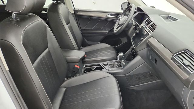2022 Volkswagen Tiguan 2.0T SE 4MOTION with Power Tilting and Sliding Panoramic Sunroof - 22952694 - 24