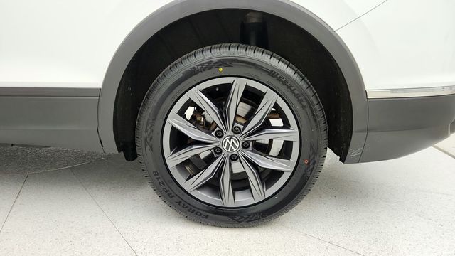 2022 Volkswagen Tiguan 2.0T SE 4MOTION with Power Tilting and Sliding Panoramic Sunroof - 22952694 - 8