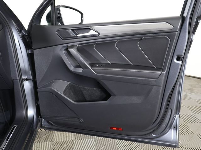 2022 Volkswagen Tiguan 2.0T SE R-Line Black 4MOTION - 22991432 - 23