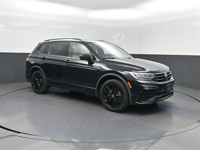 2022 Volkswagen Tiguan 2.0T SE R-Line Black 4MOTION - 22941222 - 35