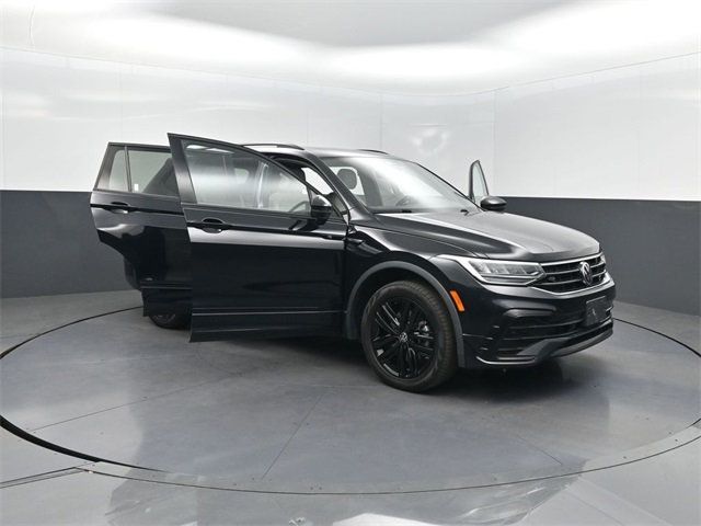 2022 Volkswagen Tiguan 2.0T SE R-Line Black 4MOTION - 22941222 - 39
