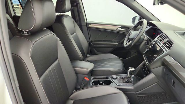 2022 Volkswagen Tiguan 2.0T SE R-Line Black 4MOTION - 23034876 - 22