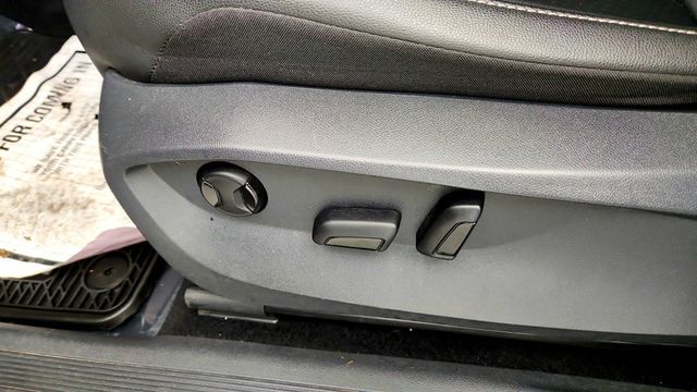 2022 Volkswagen Tiguan SE 4MOTION w/ Panoramic Sunroof - 23094495 - 11