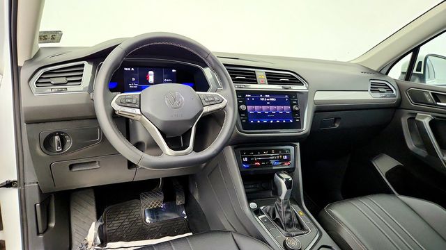2022 Volkswagen Tiguan SE 4MOTION w/ Panoramic Sunroof - 23094495 - 12