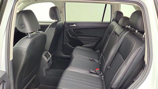 2022 Volkswagen Tiguan SE 4MOTION w/ Panoramic Sunroof - 23094495 - 19
