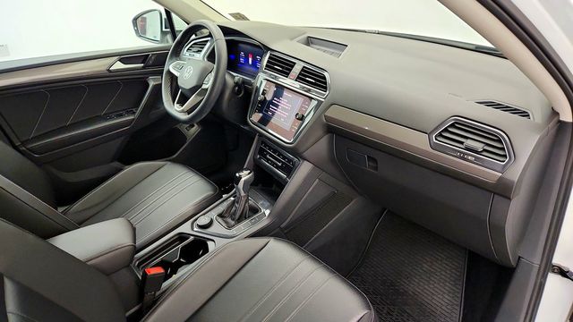 2022 Volkswagen Tiguan SE 4MOTION w/ Panoramic Sunroof - 23094495 - 23