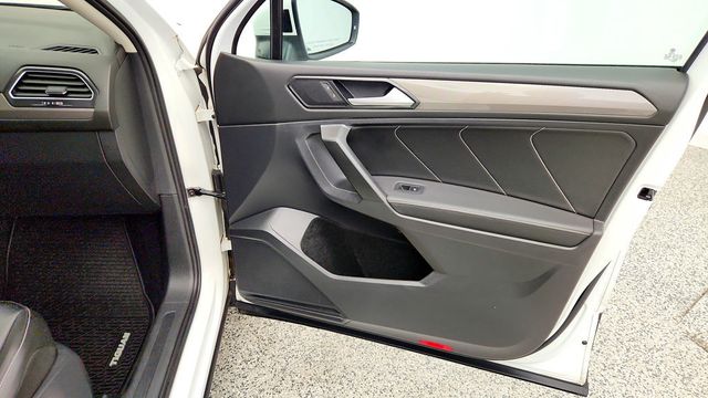 2022 Volkswagen Tiguan SE 4MOTION w/ Panoramic Sunroof - 23094495 - 24