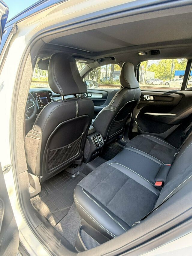 2022 Volvo XC40 LocalTrade/T5-AWD-R-Design/AdvancedPkg/ClimatePkg/360Camera/NAV - 23079281 - 10