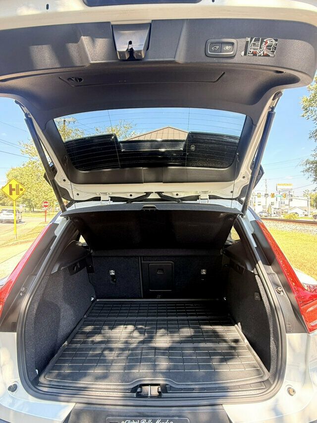 2022 Volvo XC40 LocalTrade/T5-AWD-R-Design/AdvancedPkg/ClimatePkg/360Camera/NAV - 23079281 - 13