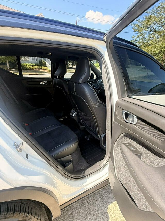 2022 Volvo XC40 LocalTrade/T5-AWD-R-Design/AdvancedPkg/ClimatePkg/360Camera/NAV - 23079281 - 14