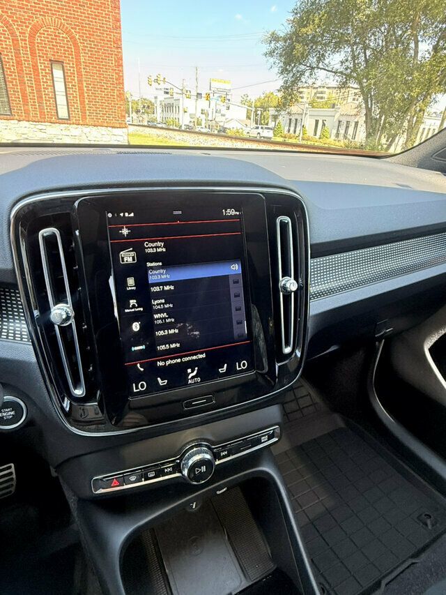 2022 Volvo XC40 LocalTrade/T5-AWD-R-Design/AdvancedPkg/ClimatePkg/360Camera/NAV - 23079281 - 22
