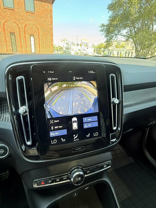 2022 Volvo XC40 LocalTrade/T5-AWD-R-Design/AdvancedPkg/ClimatePkg/360Camera/NAV - 23079281 - 24