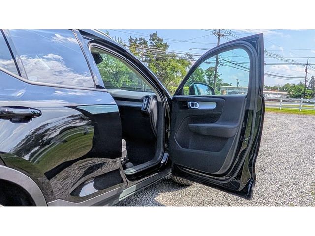 2022 Volvo XC40 T5 AWD Momentum - 22889859 - 10