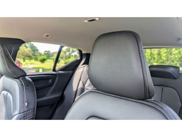 2022 Volvo XC40 T5 AWD Momentum - 22889859 - 14