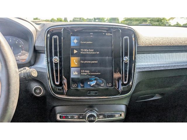 2022 Volvo XC40 T5 AWD Momentum - 22889859 - 20