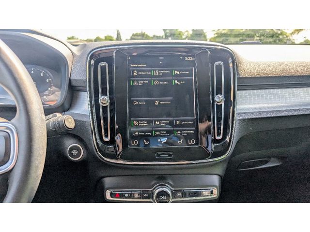 2022 Volvo XC40 T5 AWD Momentum - 22889859 - 22