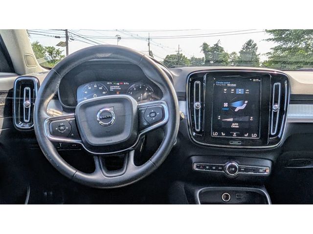 2022 Volvo XC40 T5 AWD Momentum - 22889859 - 24