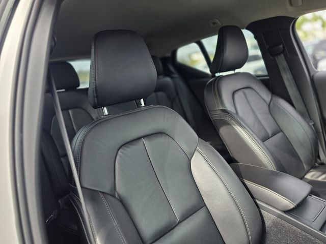2022 Volvo XC40 T5 AWD Momentum - 22967352 - 9