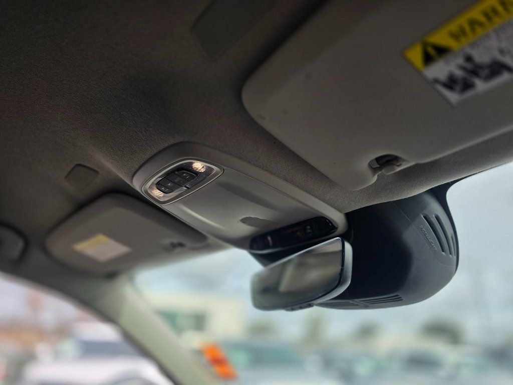 2022 Volvo XC40 T5 AWD Momentum - 22967352 - 10