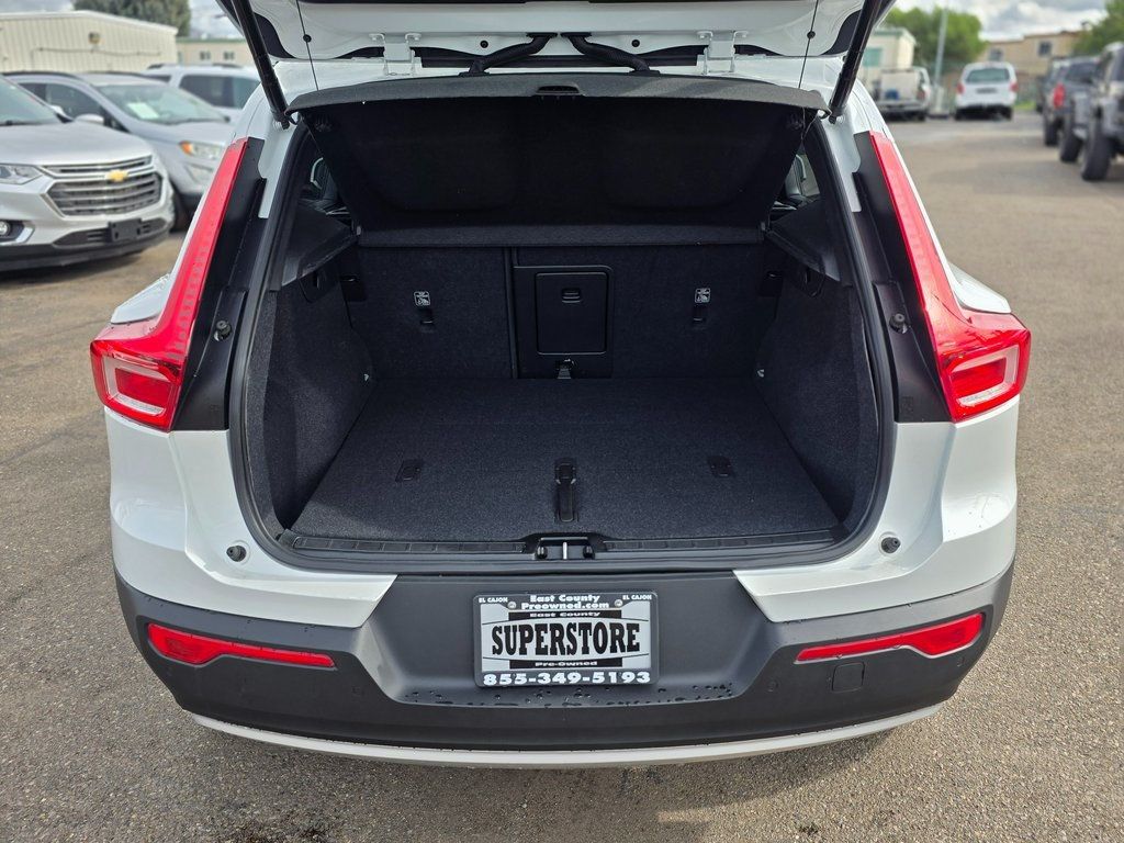 2022 Volvo XC40 T5 AWD Momentum - 22967352 - 11