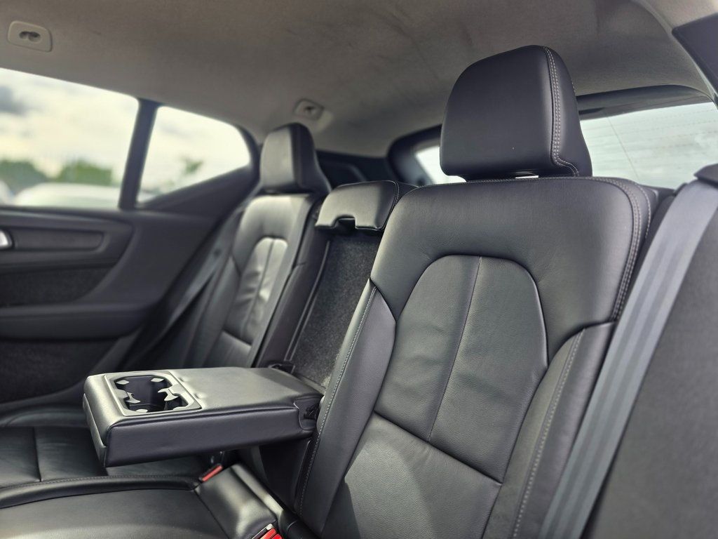 2022 Volvo XC40 T5 AWD Momentum - 22967352 - 17