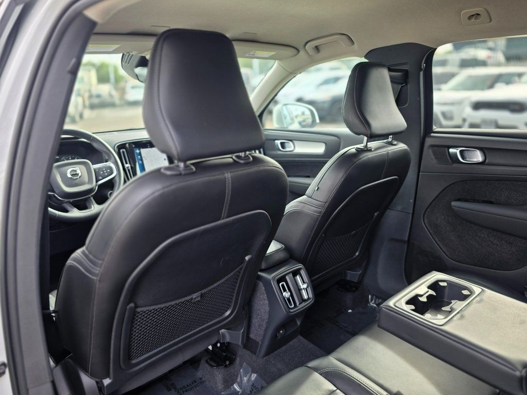 2022 Volvo XC40 T5 AWD Momentum - 22967352 - 18