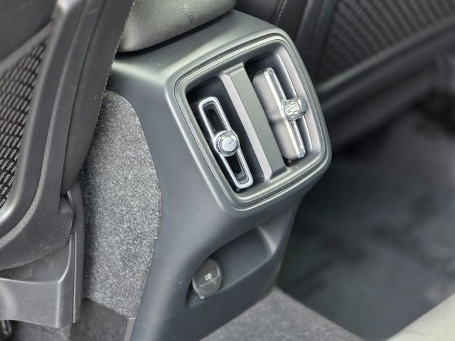 2022 Volvo XC40 T5 AWD Momentum - 22967352 - 19