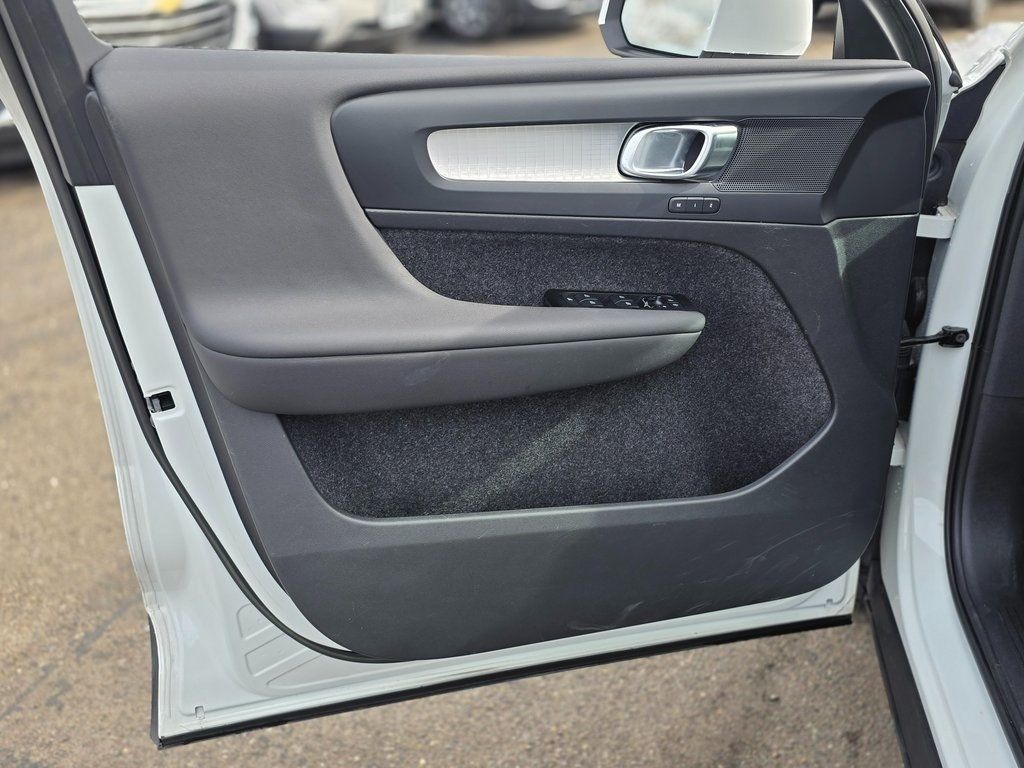 2022 Volvo XC40 T5 AWD Momentum - 22967352 - 21