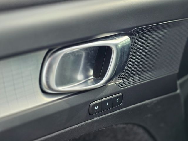 2022 Volvo XC40 T5 AWD Momentum - 22967352 - 23