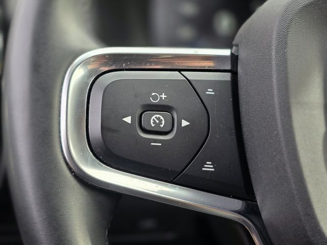 2022 Volvo XC40 T5 AWD Momentum - 22967352 - 25