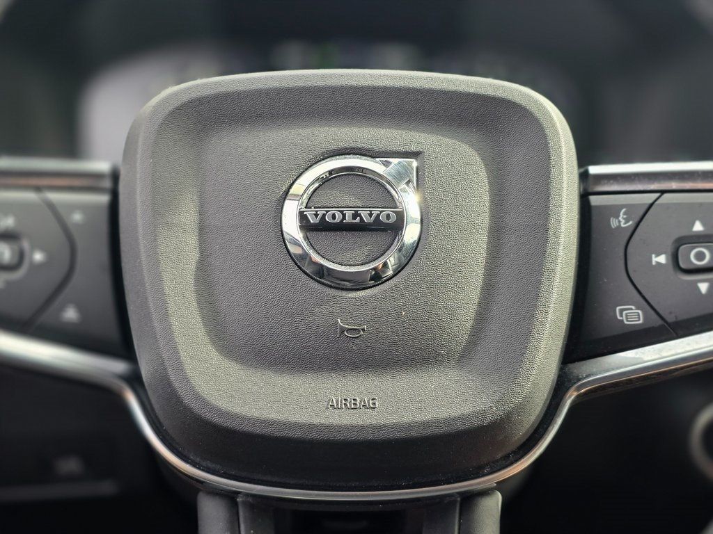 2022 Volvo XC40 T5 AWD Momentum - 22967352 - 26
