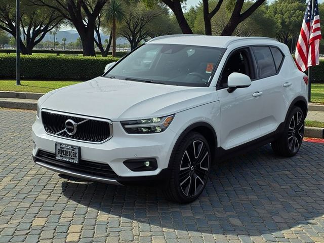 2022 Volvo XC40 T5 AWD Momentum - 22967352 - 2