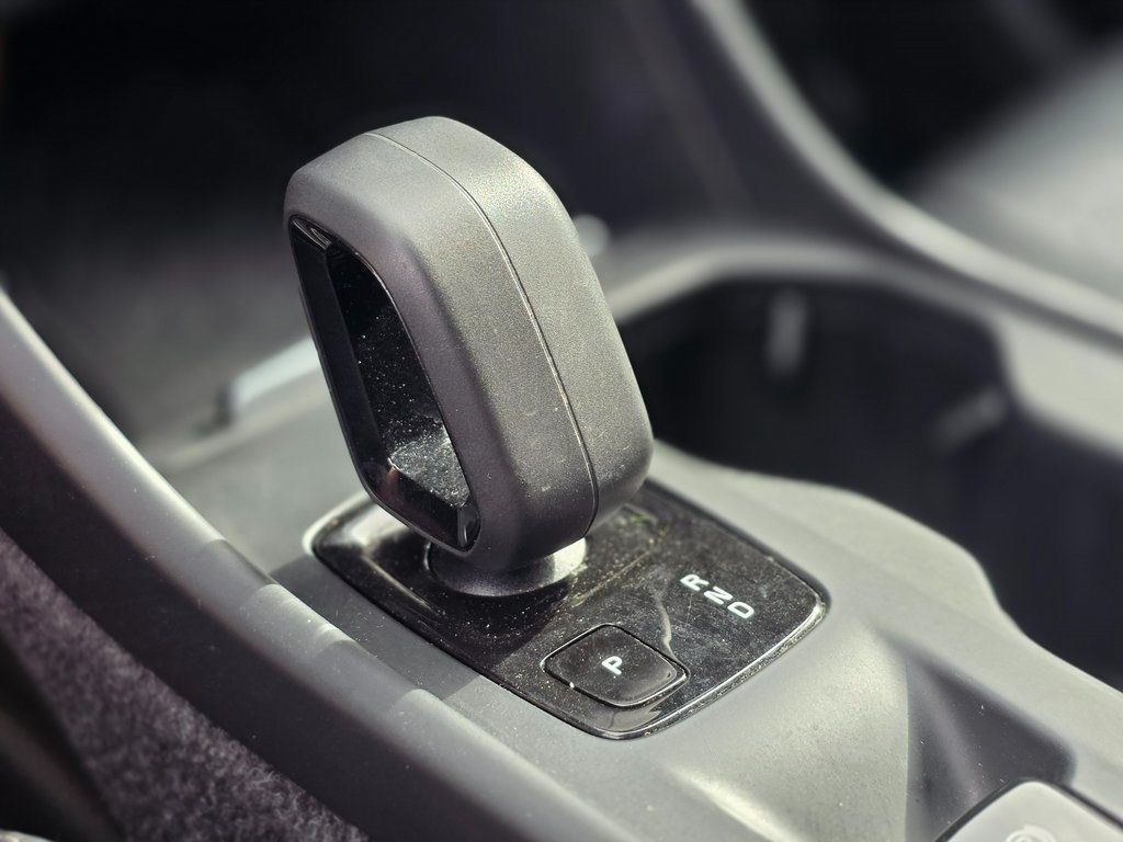 2022 Volvo XC40 T5 AWD Momentum - 22967352 - 32