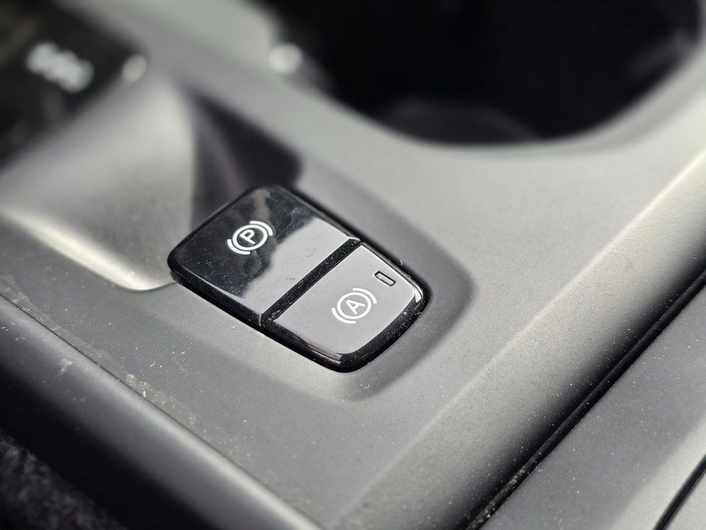 2022 Volvo XC40 T5 AWD Momentum - 22967352 - 33