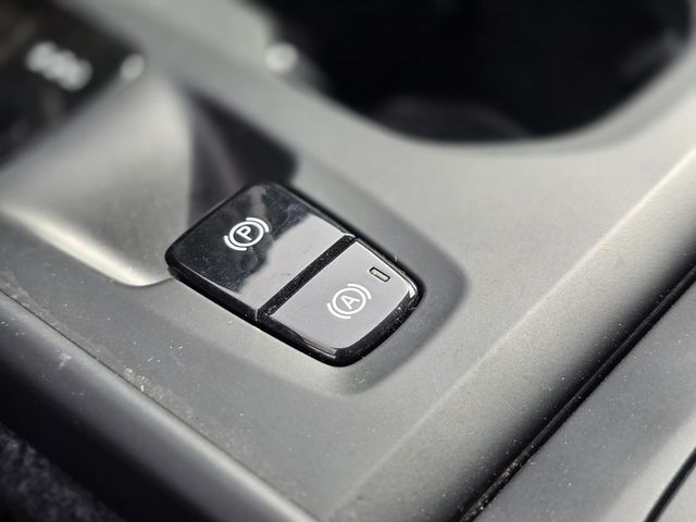 2022 Volvo XC40 T5 AWD Momentum - 22967352 - 33