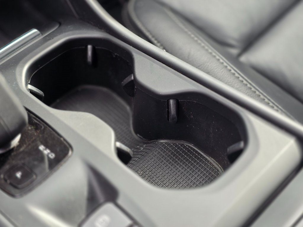 2022 Volvo XC40 T5 AWD Momentum - 22967352 - 34